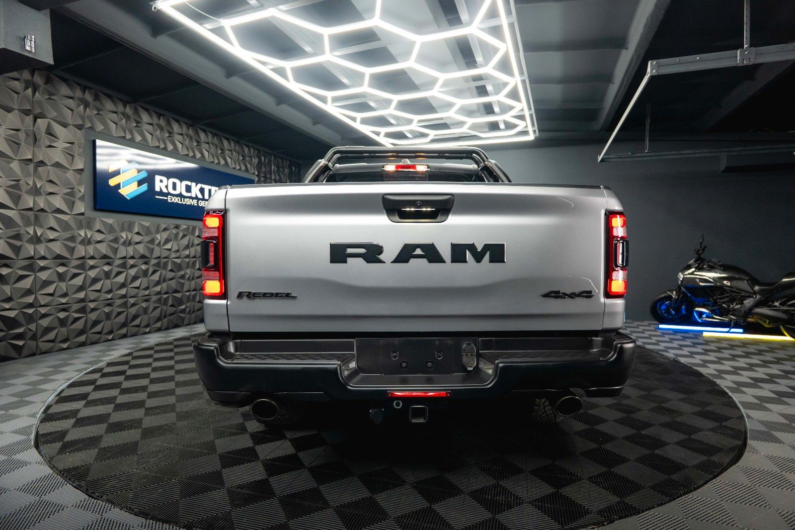 Fahrzeugabbildung Dodge RAM 5.7 V8 HEMI 4x4 REBEL OFFROAD AXLE LOCK 19%