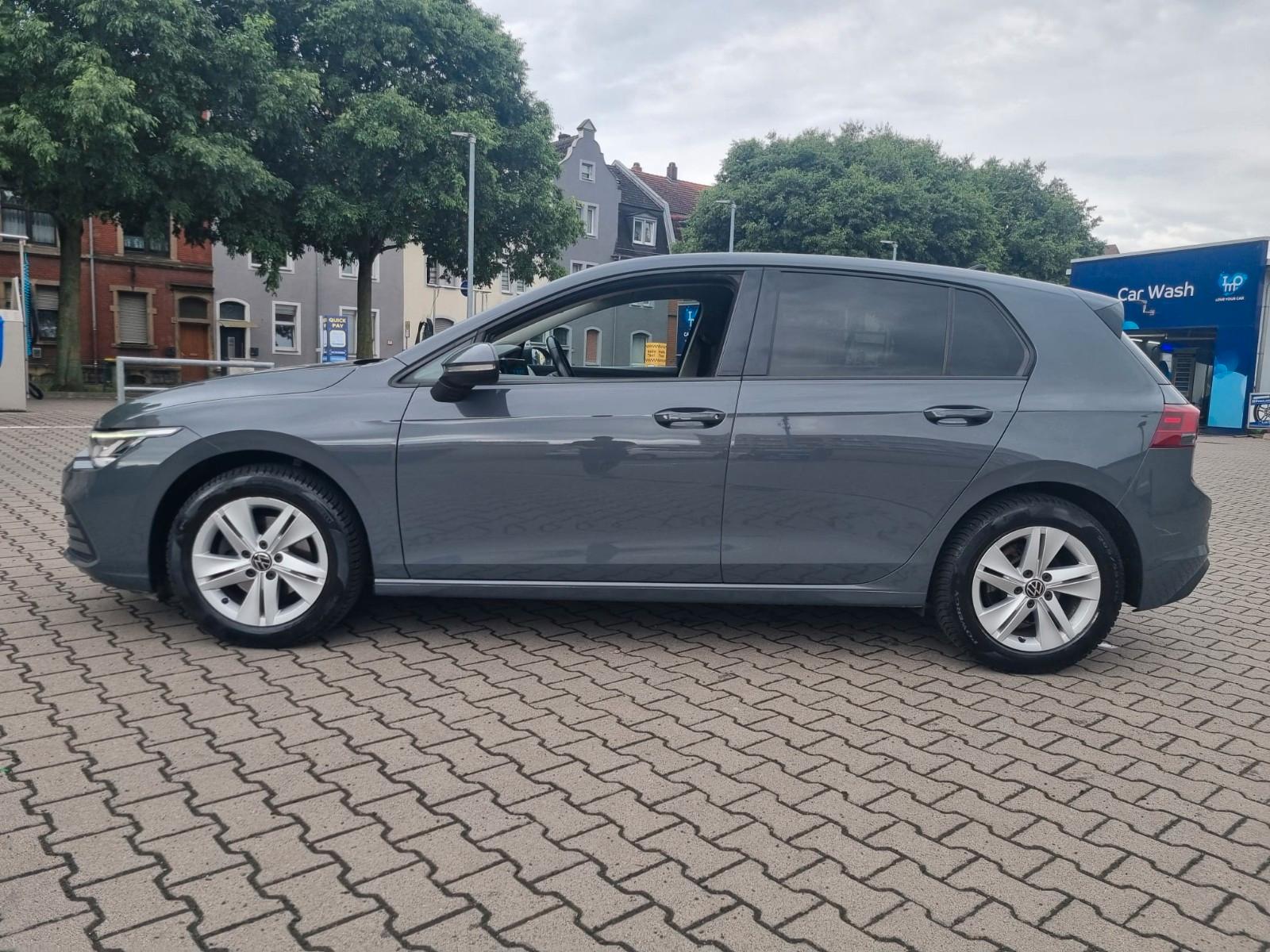 Volkswagen Golf VIII Lim. NAVI/PDC/SHZ