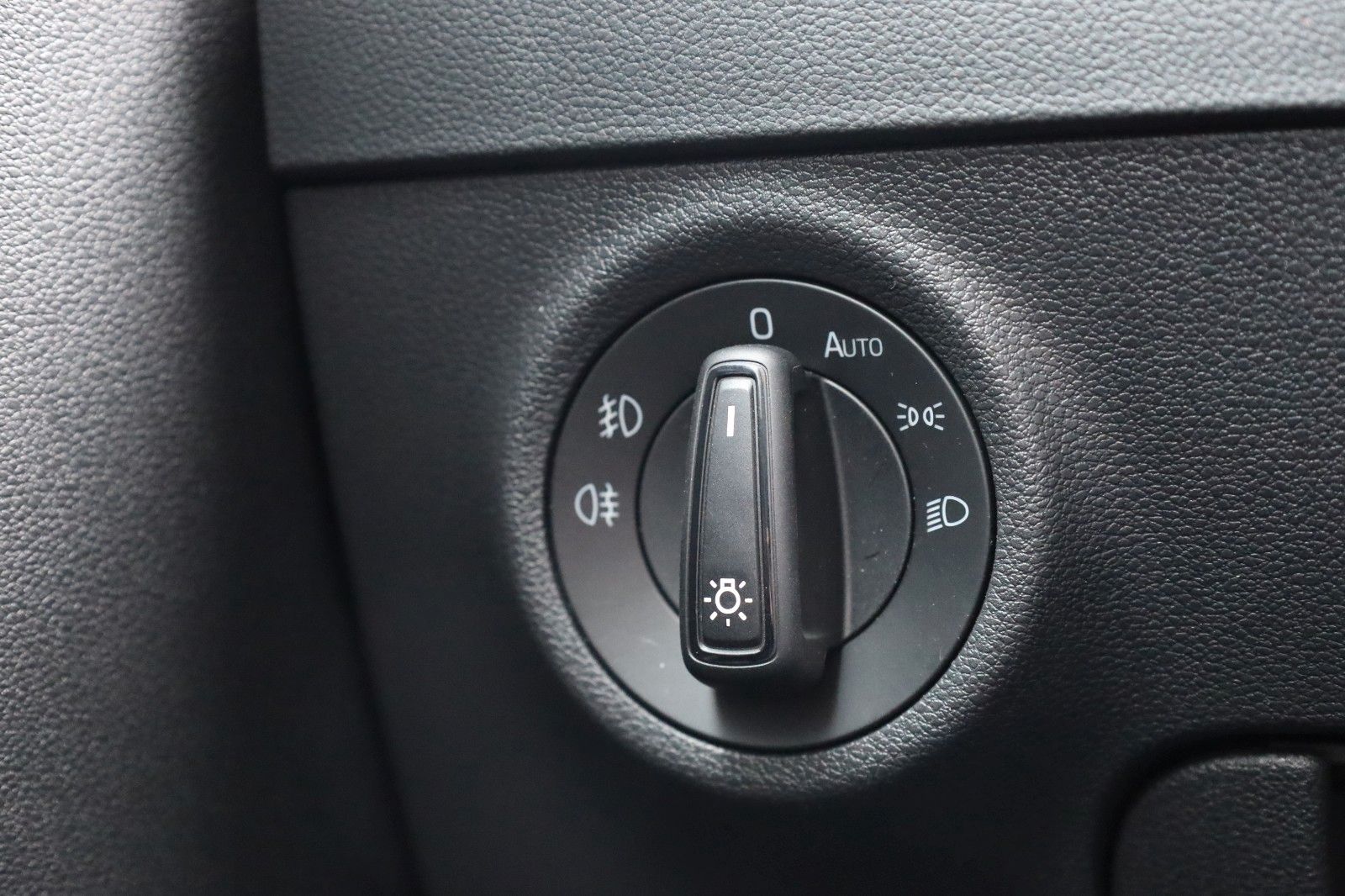 Fahrzeugabbildung SKODA Karoq Ambition 1.5 ACT DSG *Smart Link *SHZ