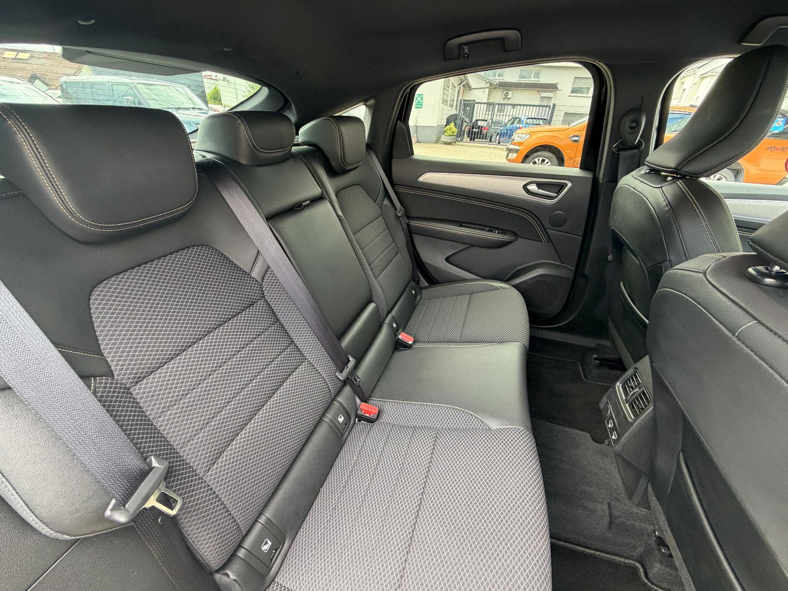 Fahrzeugabbildung Renault Arkana Techno/KAMERA/AMBIENTE/KAMERA/LEDER/ACC