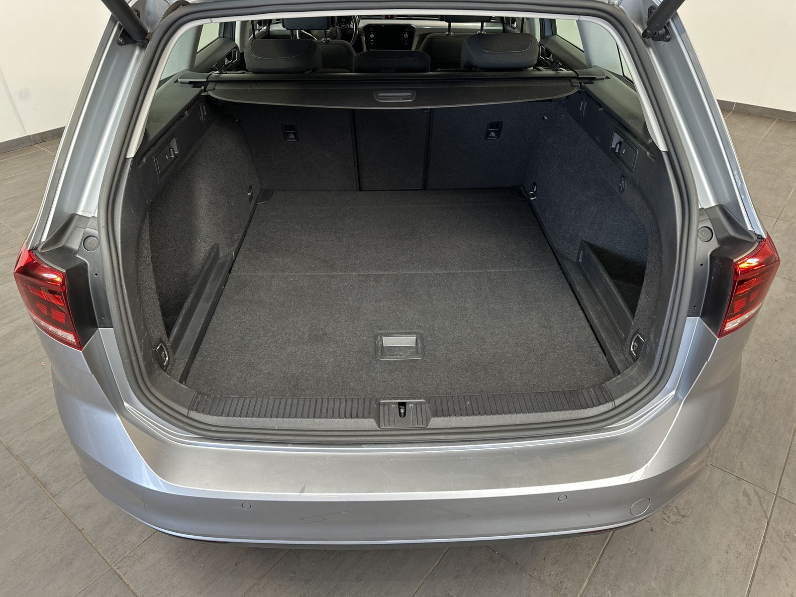 Fahrzeugabbildung Volkswagen Passat Variant 2.0 TDI DSG Business NAV+LED+ACC