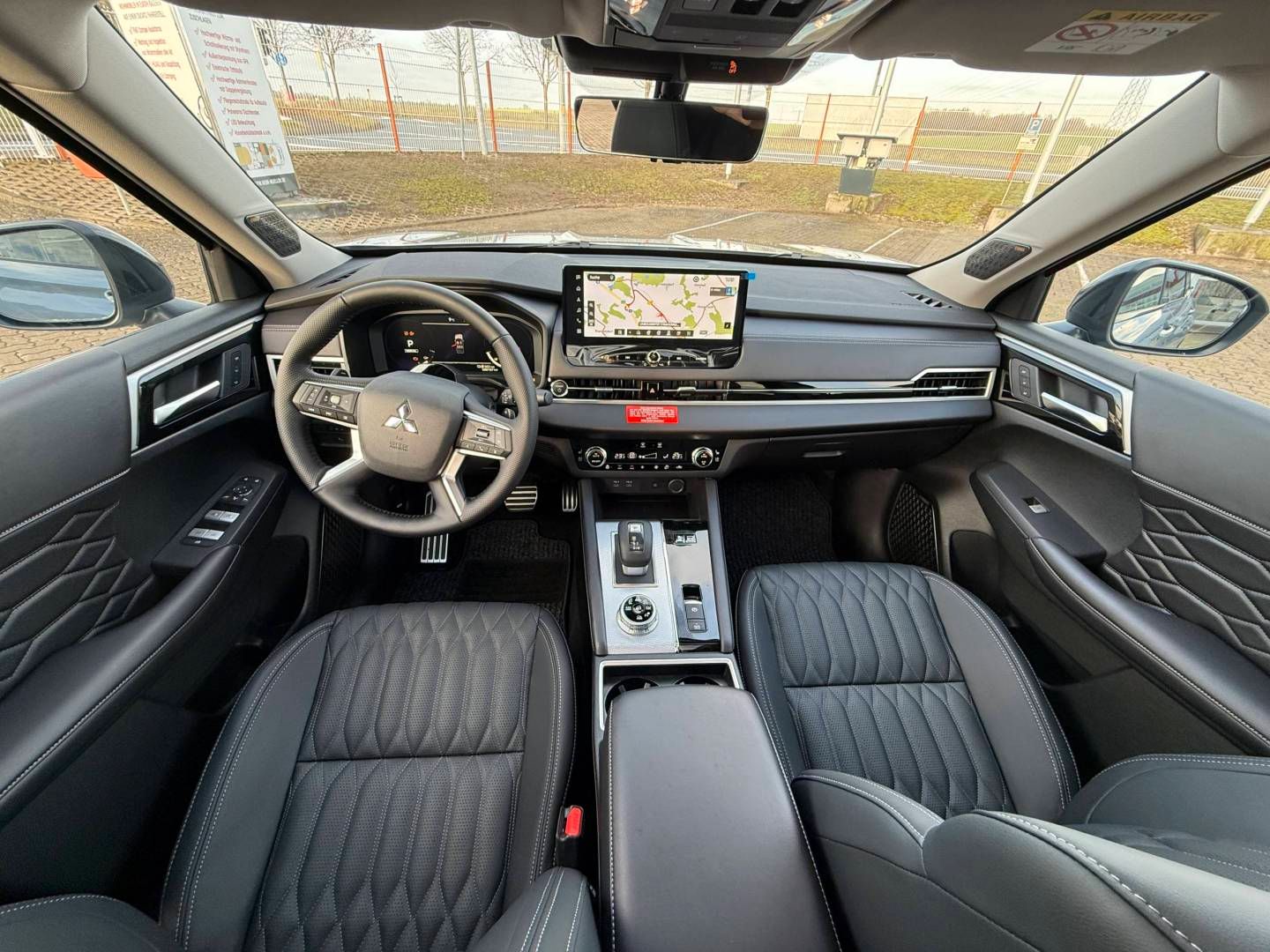 Fahrzeugabbildung Mitsubishi Outlander Plug-in TOP- Black Line