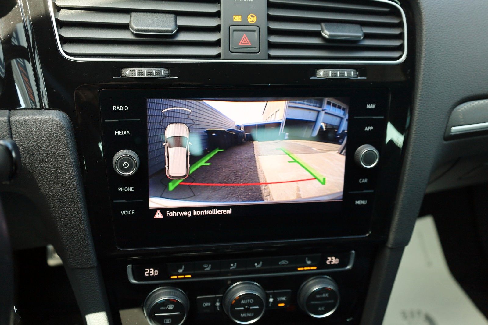 Fahrzeugabbildung Volkswagen Golf VII Lim. GTD Navi,LED,Kamera,SH,PDC,SR+WR