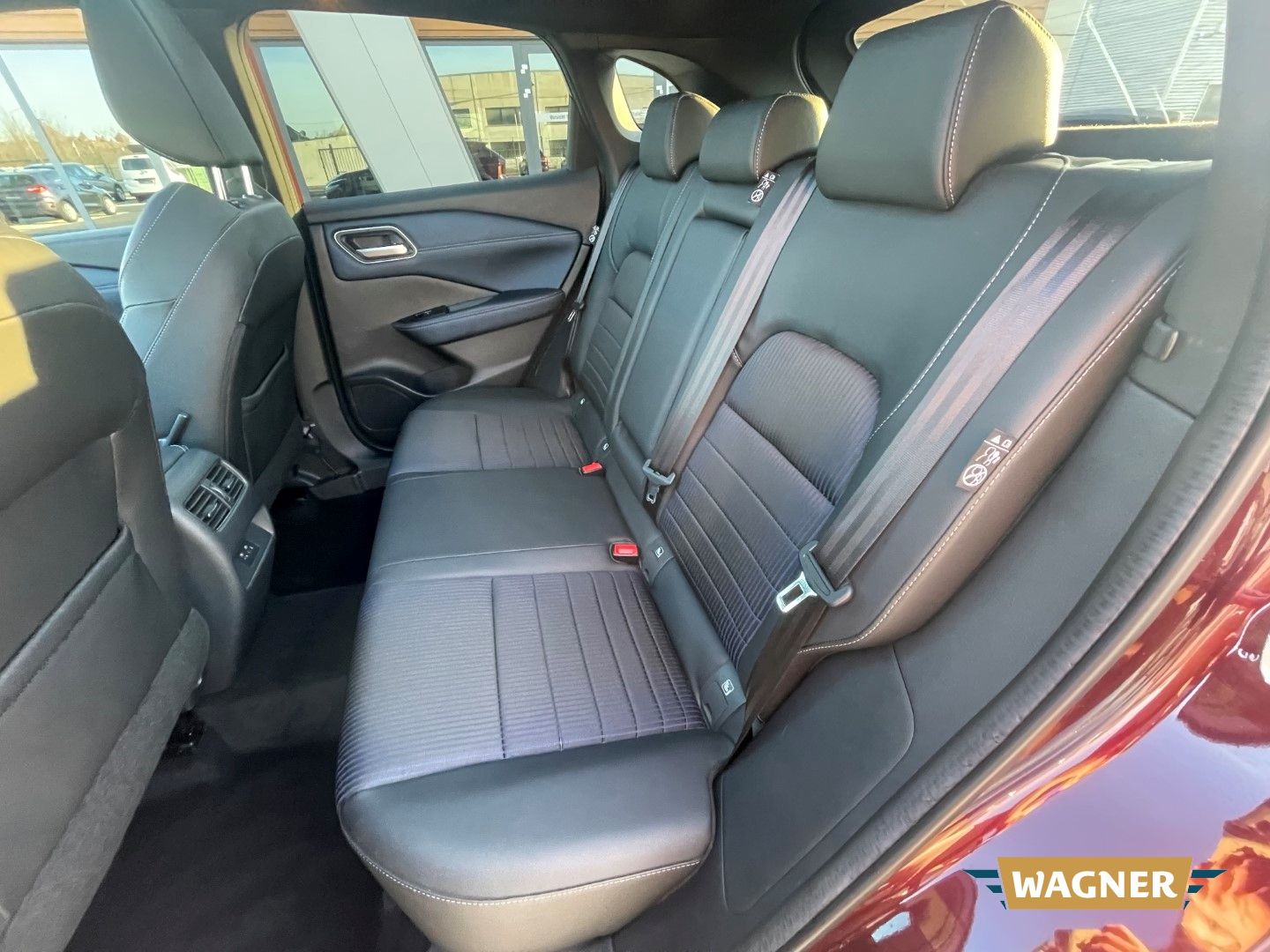 Fahrzeugabbildung Nissan Qashqai Tekna 4x4 1.3 DIG-T MHEV Hybrid