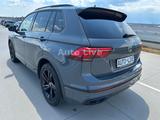 Volkswagen Tiguan 2.0 TDI*4M*DSG*R LINE*BlackS*PAN*AHK*VOL! - Volkswagen Tiguan mit Diesel-Antrieb: Geländewagen, Automatik