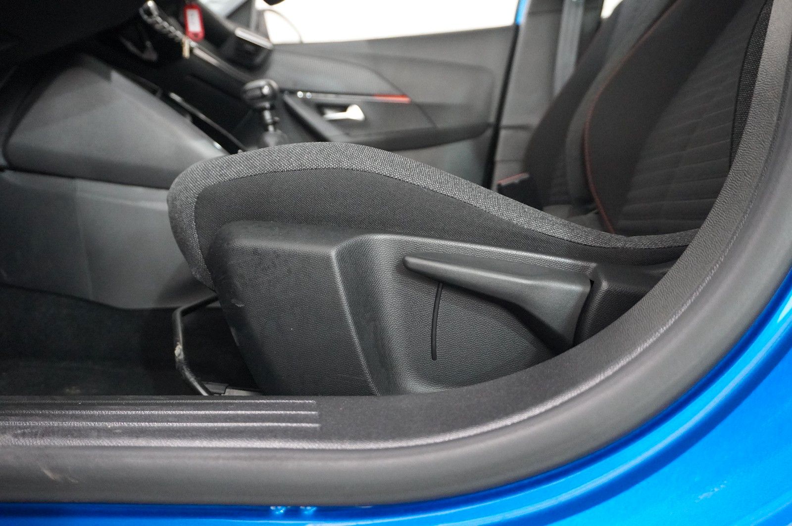 Fahrzeugabbildung Peugeot 2008 1.2 PURETECH NAVI/SHZ/KAMERA/TEMP/DAB+