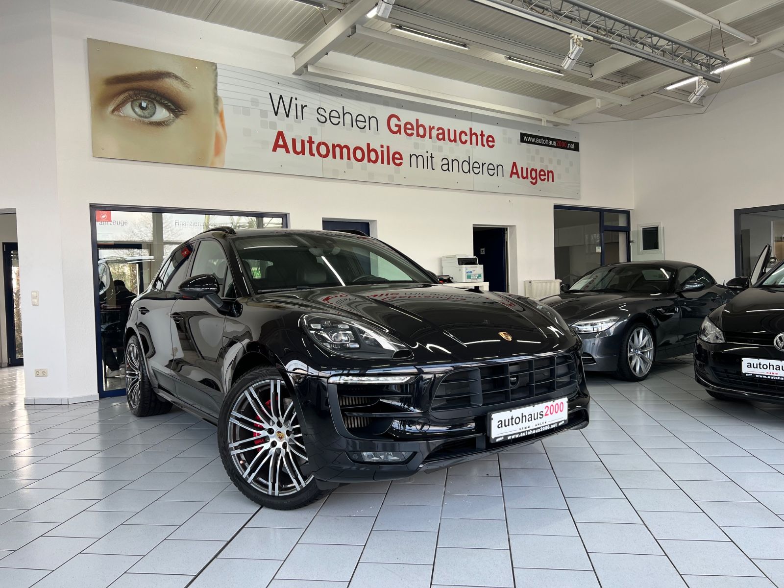 PORSCHE Macan