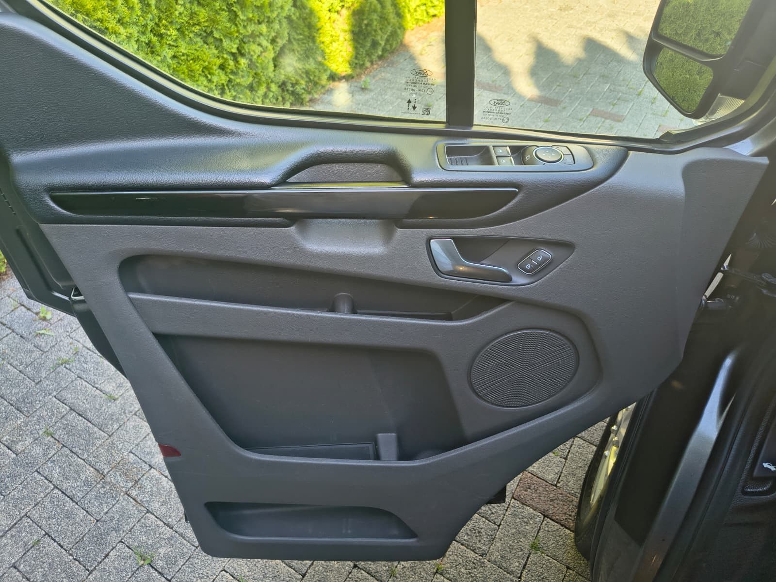 Fahrzeugabbildung Ford Tourneo Custom 320 Aut. L2 BI-XEN+SHZ+CARPLAY+8S