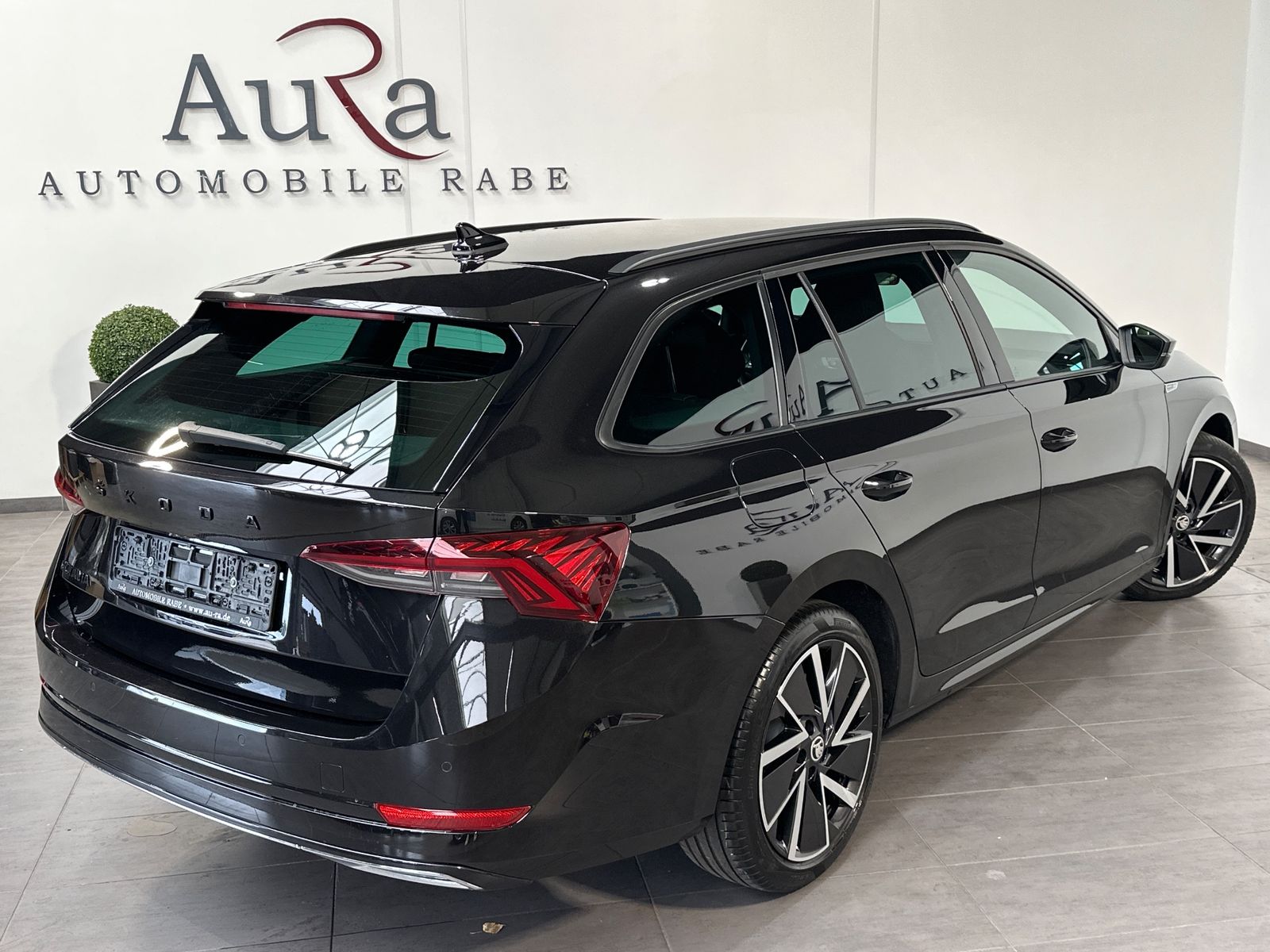 Fahrzeugabbildung SKODA Octavia Combi Sportline NAV+LED+ACC+DCC+18ZO+VC