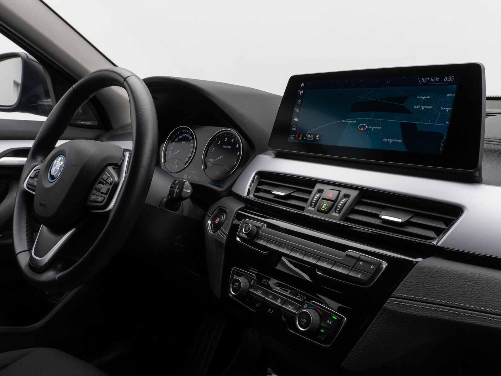 Fahrzeugabbildung BMW X2 xD25e HUD DAB H/K Navi+ Parkassist Alarm LED