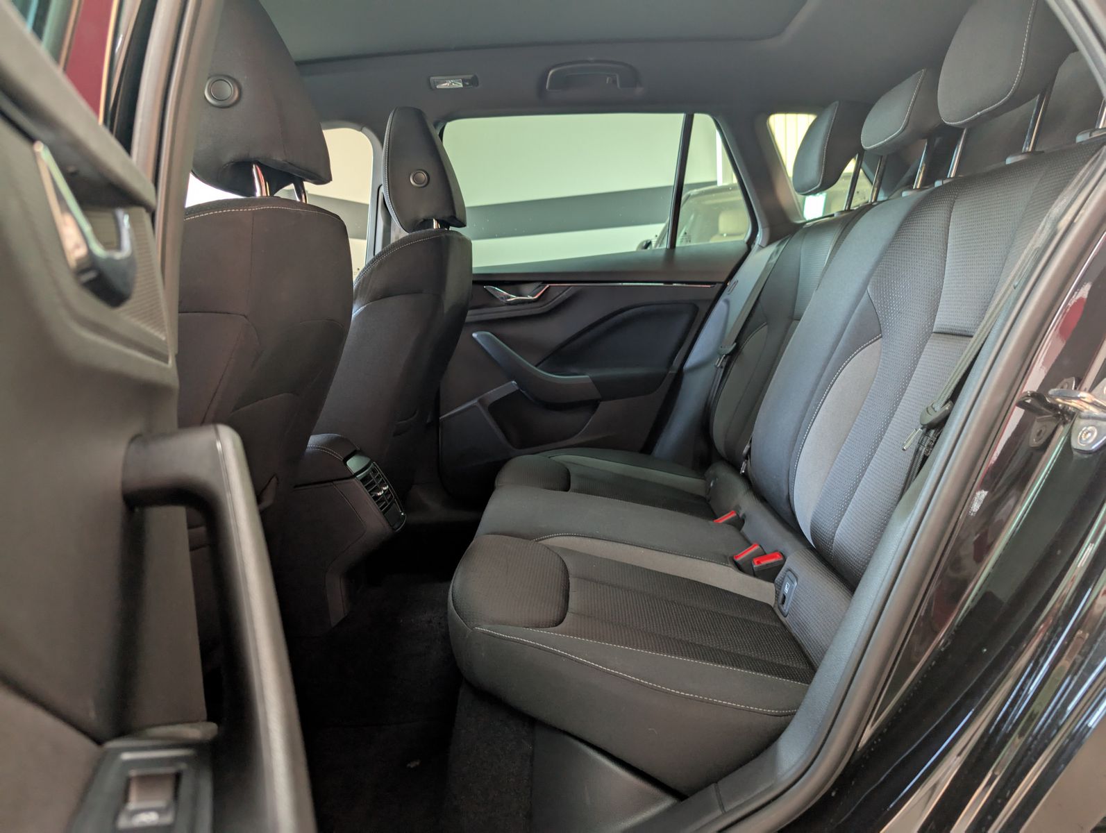Fahrzeugabbildung SKODA Kamiq Tour 1,0TSI PANORAMA LED SHZ KAM APPLINK