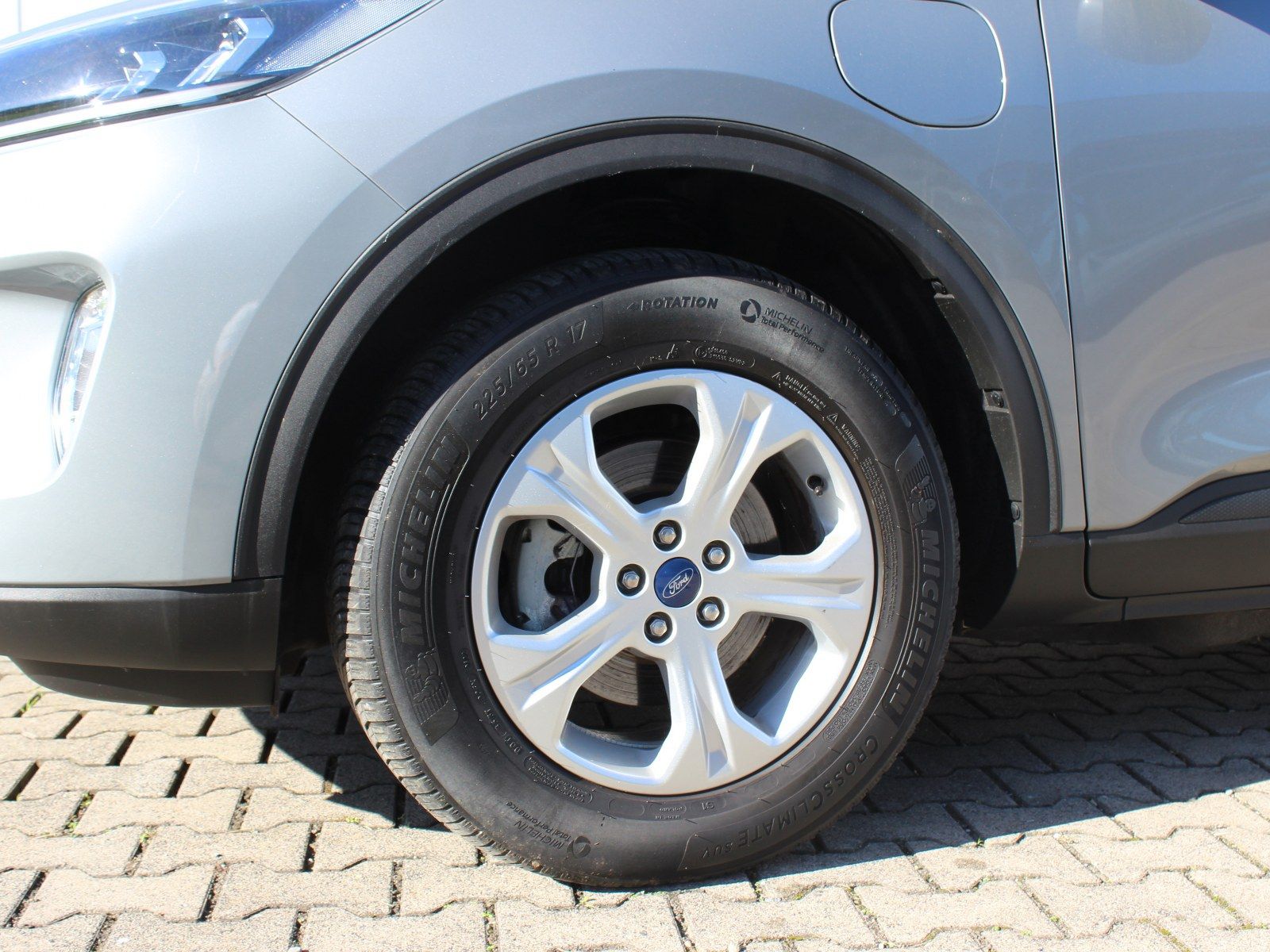 Fahrzeugabbildung Ford Kuga Plug-In Hybrid Cool & Connect 2,5 Duratec