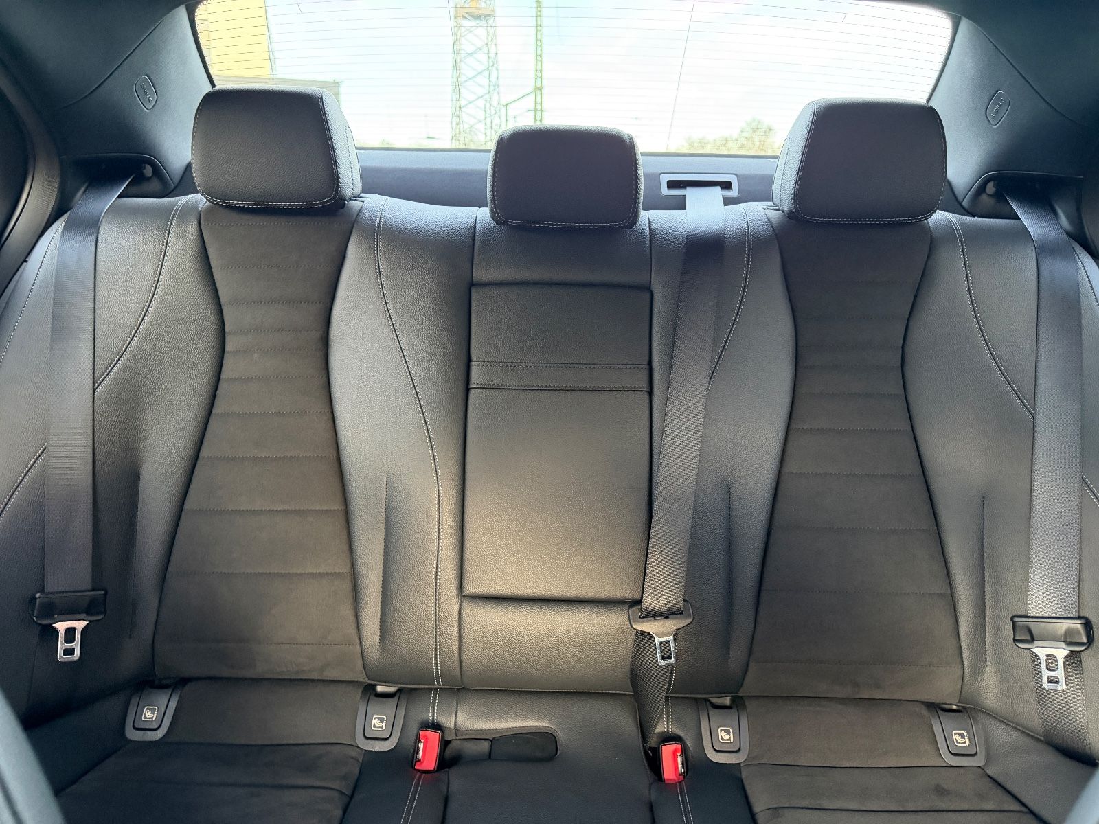 Fahrzeugabbildung Mercedes-Benz E 220d AMG*JUNGE STERNE*MUTLIBEAM*BURMESTER*AHK