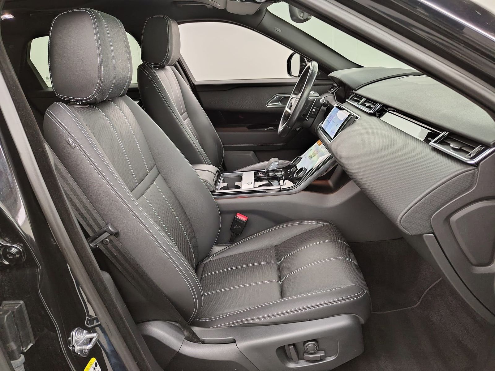 LAND ROVER Range Rover Velar  P400e S Pano Winter Black – Bild 13