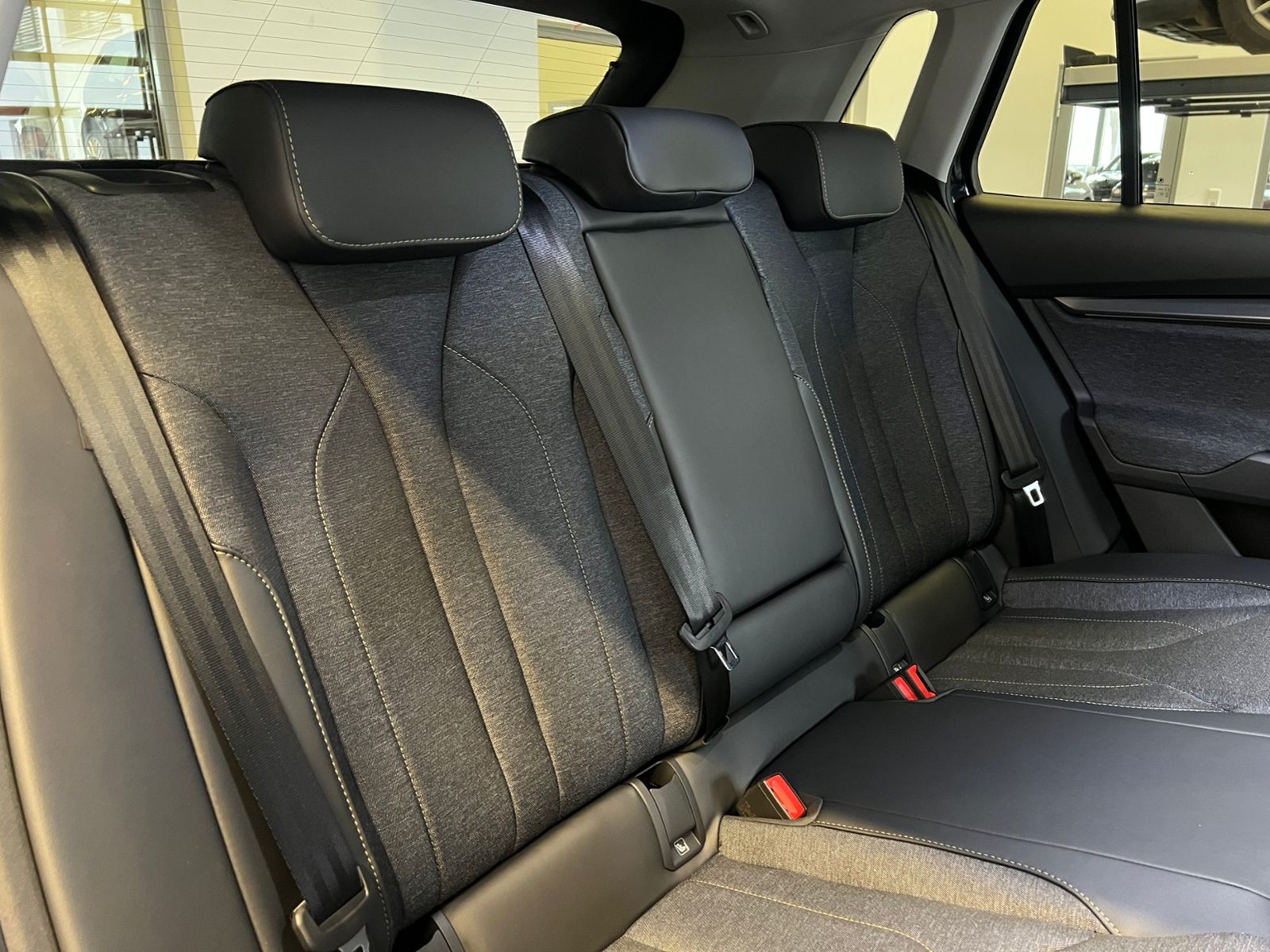 Fahrzeugabbildung SKODA Elroq 85 *AHK,Wärmepumpe,KESSY*