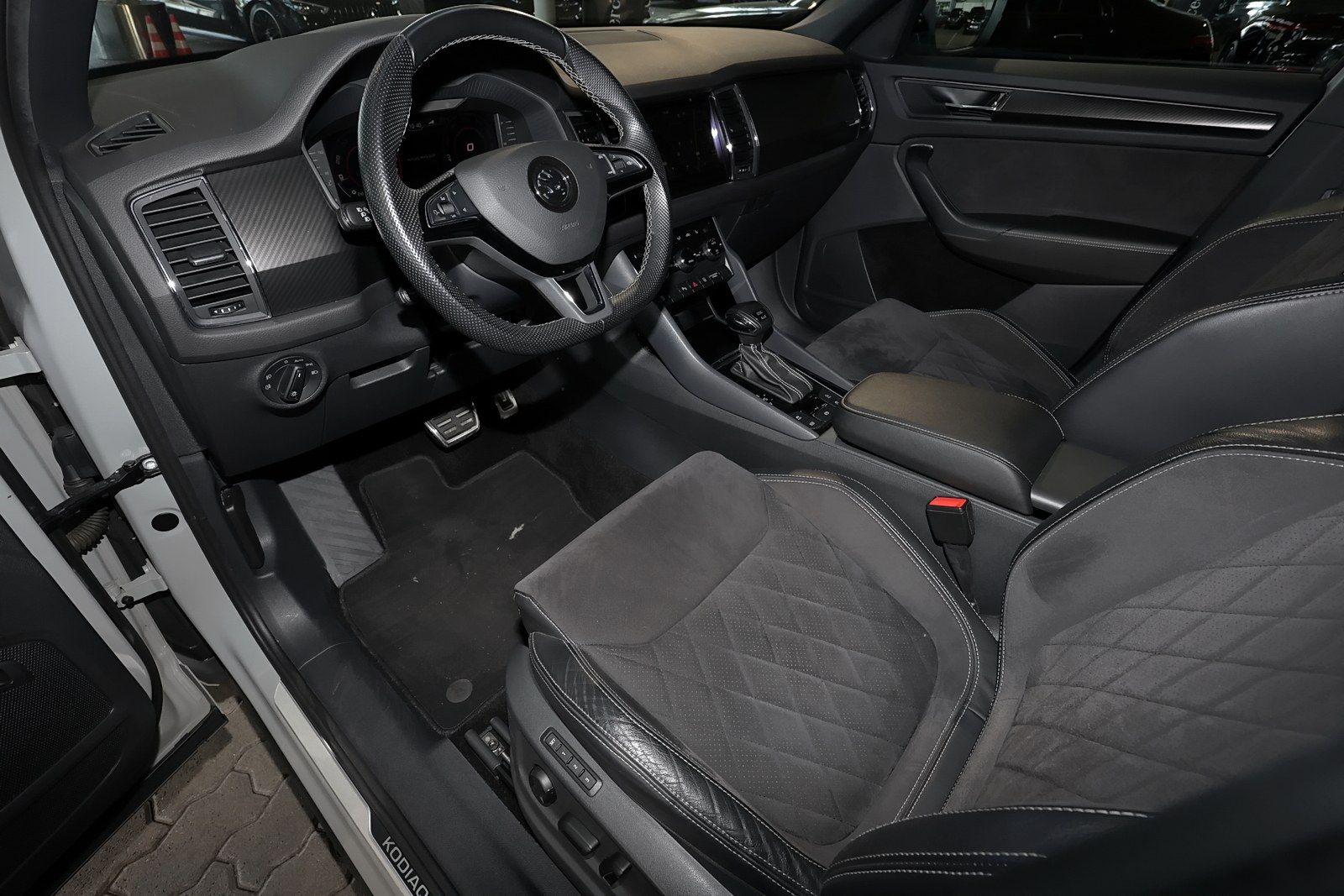 Skoda Kodiaq 2.0 TDI Sportline 4x4 NAVIGATION+LED+20" foto 8