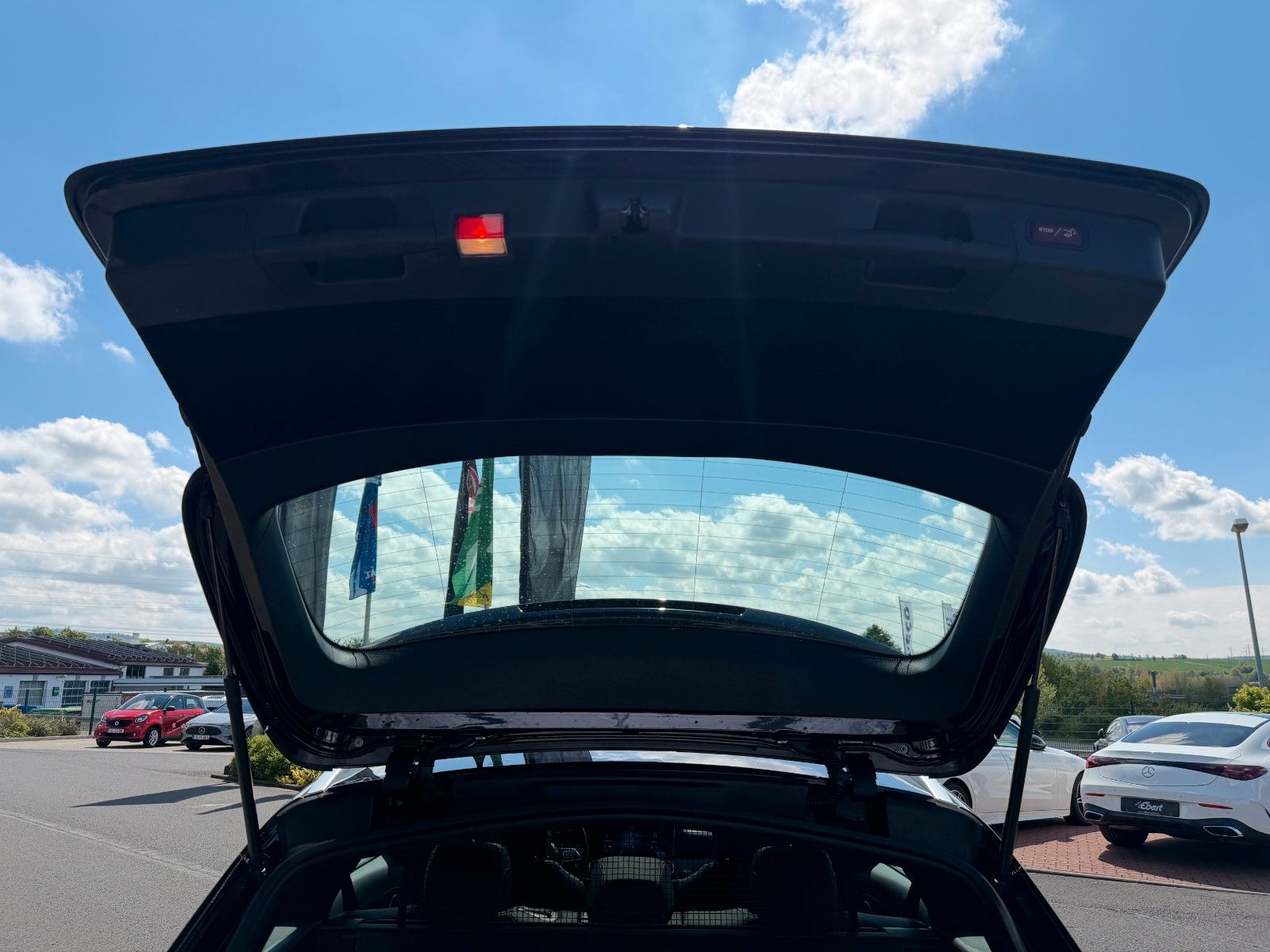 Fahrzeugabbildung Mercedes-Benz E 200 T Avantgarde+Pano+RKamera+Ambiente+TotW