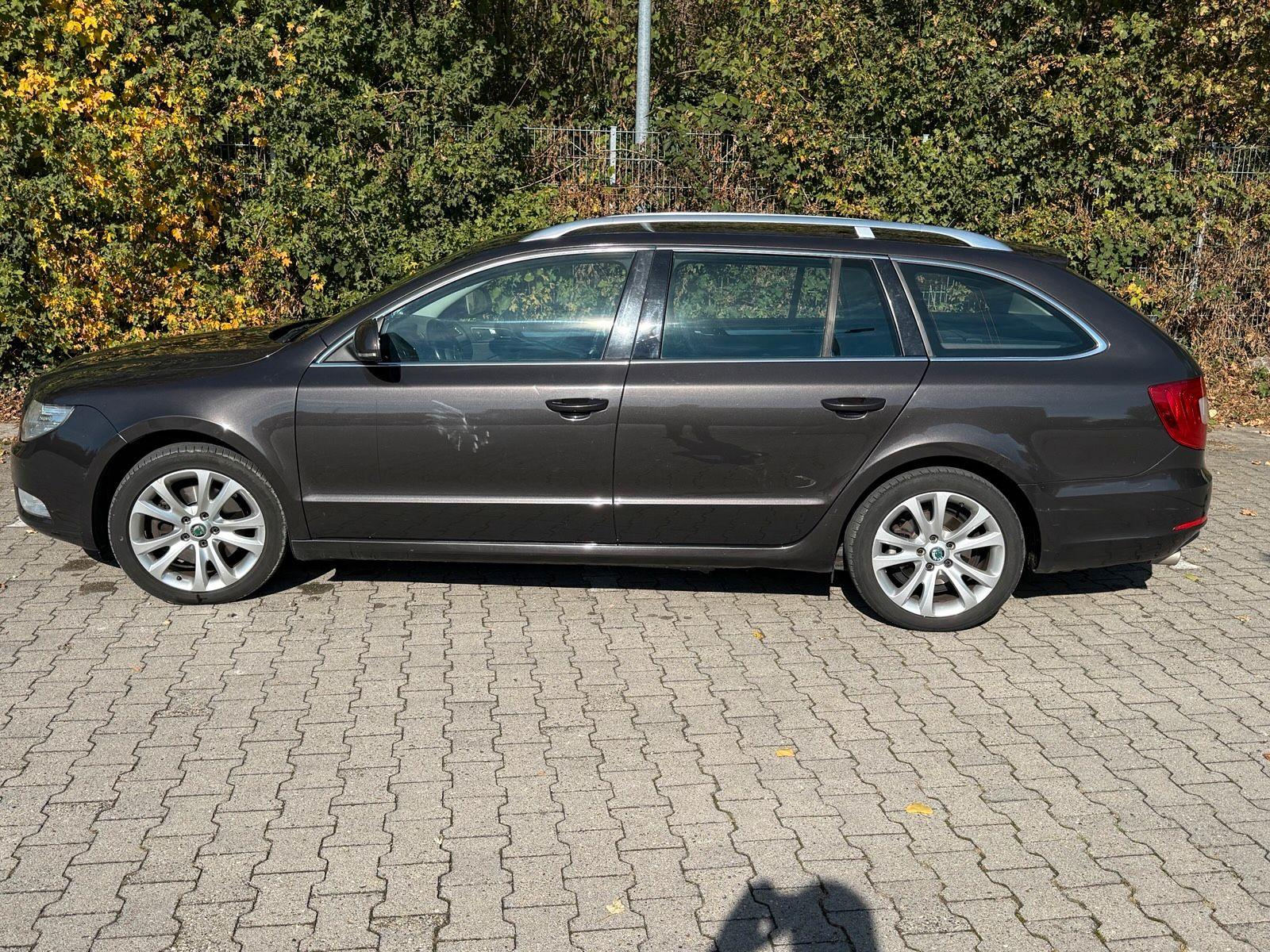Skoda Superb 2010 — interior