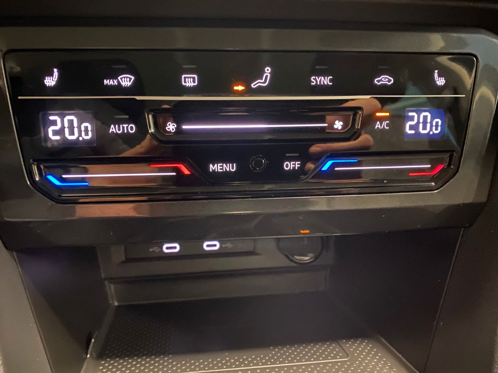 Fahrzeugabbildung Volkswagen Tiguan 1.5 TSI LIFE DSG+Head-up-Display+AHK schw