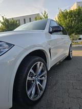 BMW X5 M50d*Pano*AHK*Kamera* Sommer-und Winterreifen - BMW X5 M50: 50d