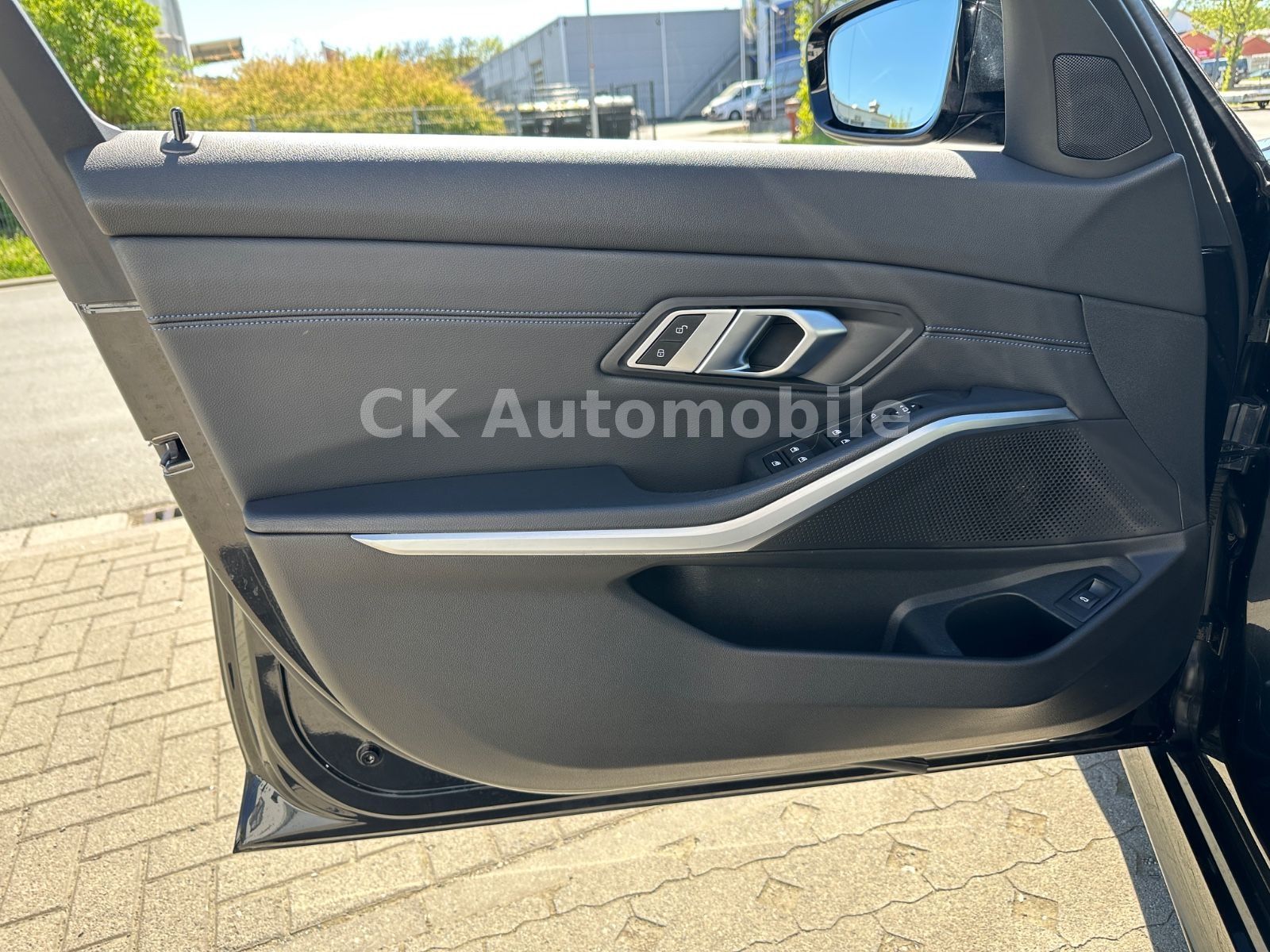 Fahrzeugabbildung BMW 320d Touring M-Sport Facelift/Shadow-Line/Navi