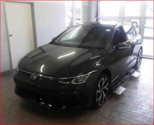 Volkswagen Golf VIII 1.5 eTSI DSG R-Line SHZ Kam AHK LM18
