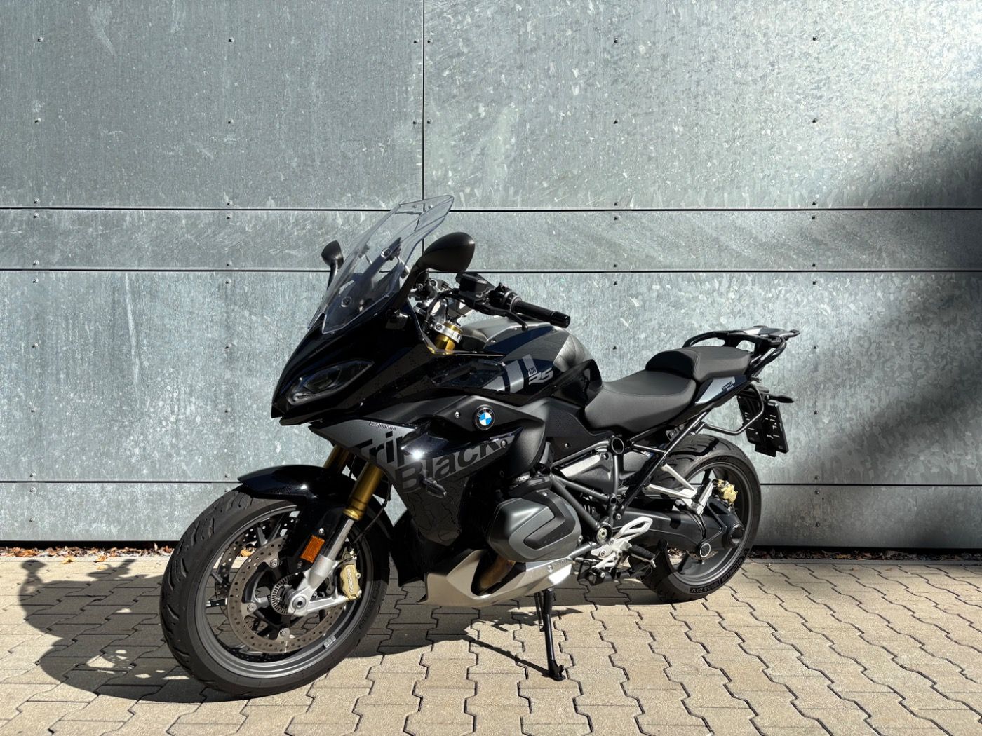 Fahrzeugabbildung BMW R 1250 RS Style Triple Black 3 Pakete Notruf