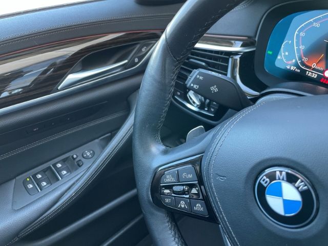Fahrzeugabbildung BMW 530 i Mild-Hybrid Luxury Line Autom. Panoramadac