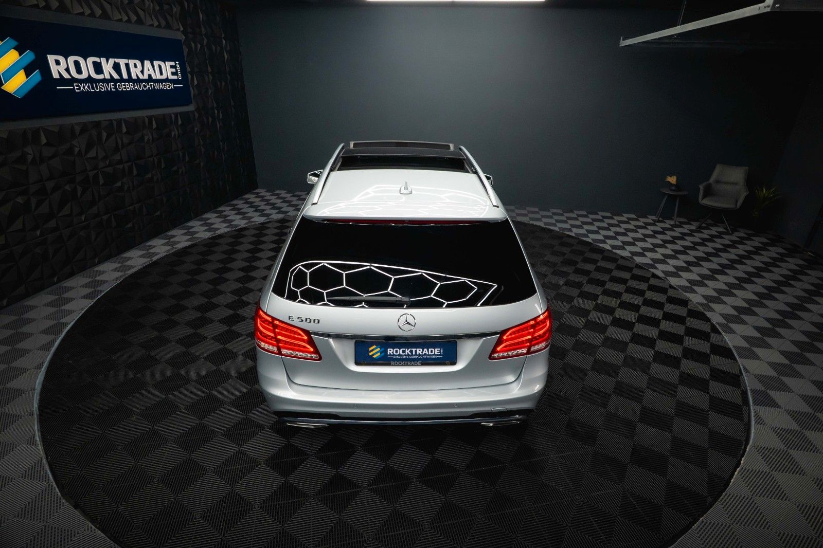 Fahrzeugabbildung Mercedes-Benz E 500 V8 CGI AMG Sport *Airmatic*Pano*ACC*H&K*