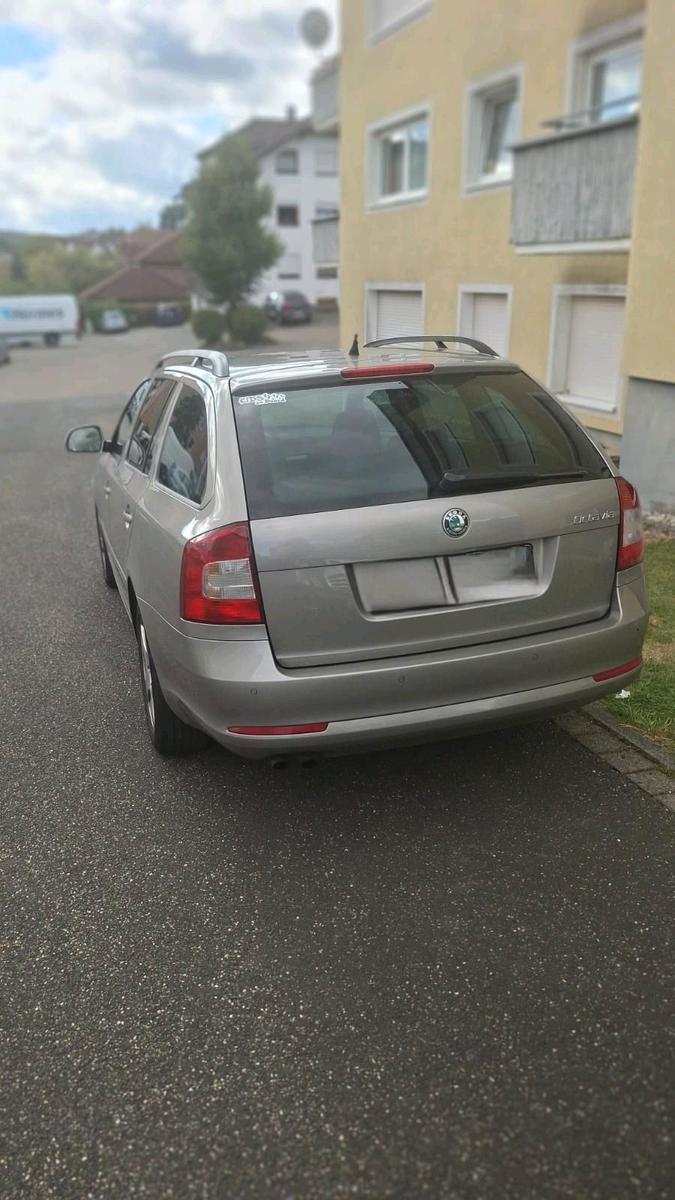Skoda Octavia 2011 — engine 122 HP (90kW)
