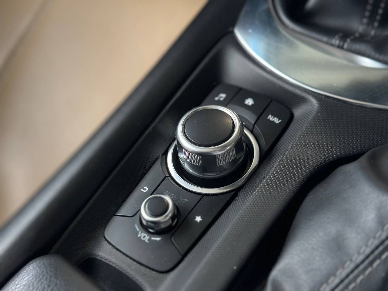 Fahrzeugabbildung Mazda MX-5 Selection KLIMA LED NAV LEDER