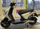 Piaggio 1+ E-Roller 45 Kmh e-Roller wie NEU e-Scooter El - PIAGGIO ELEKTRO