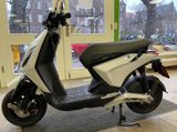 Piaggio 1+ E-Roller 45 Kmh e-Roller wie NEU e-Scooter El - PIAGGIO HAMBURG