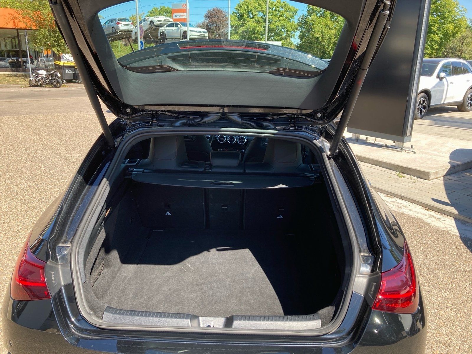 Fahrzeugabbildung Mercedes-Benz CLA 180 SB AMG Line*LED*Kamera*CarPlay*18"*Easy*