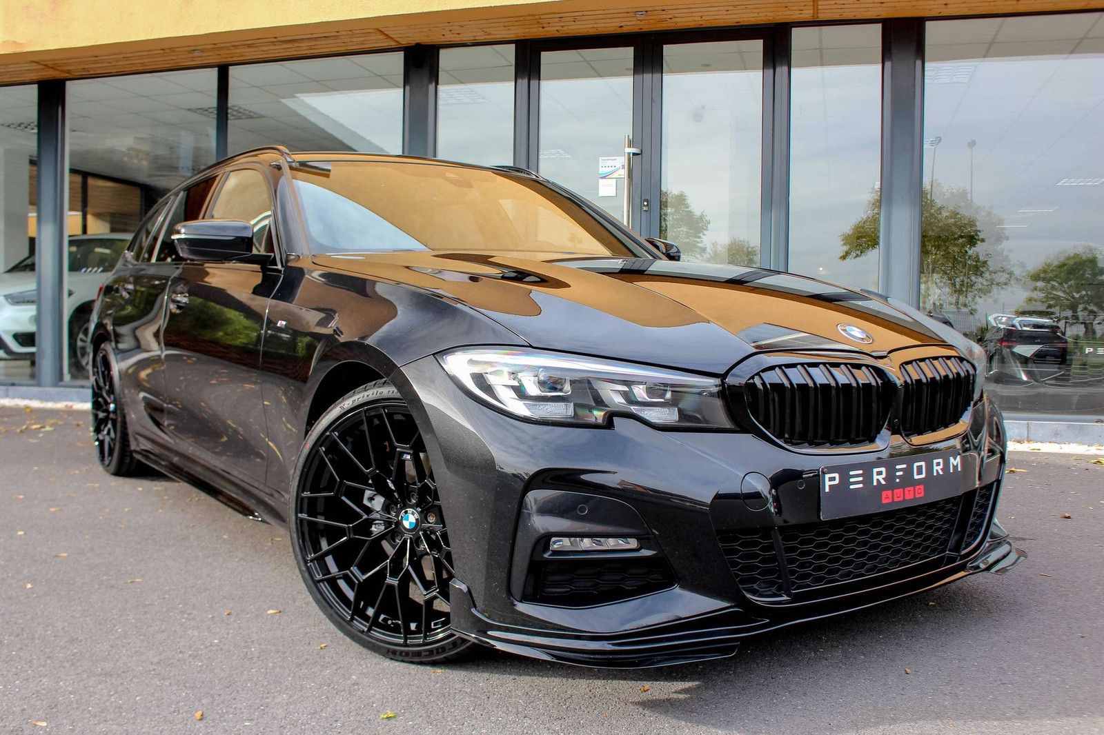 BMW 320 iAS*TOURING*M-PACK*TREKHAAK*AMBIENT LIGHT* imagem 3