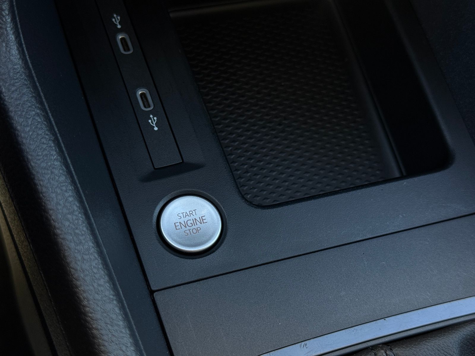 Fahrzeugabbildung Volkswagen Caddy 2.0 TDI Navi GRA LED SHZ Rückfahrkamera