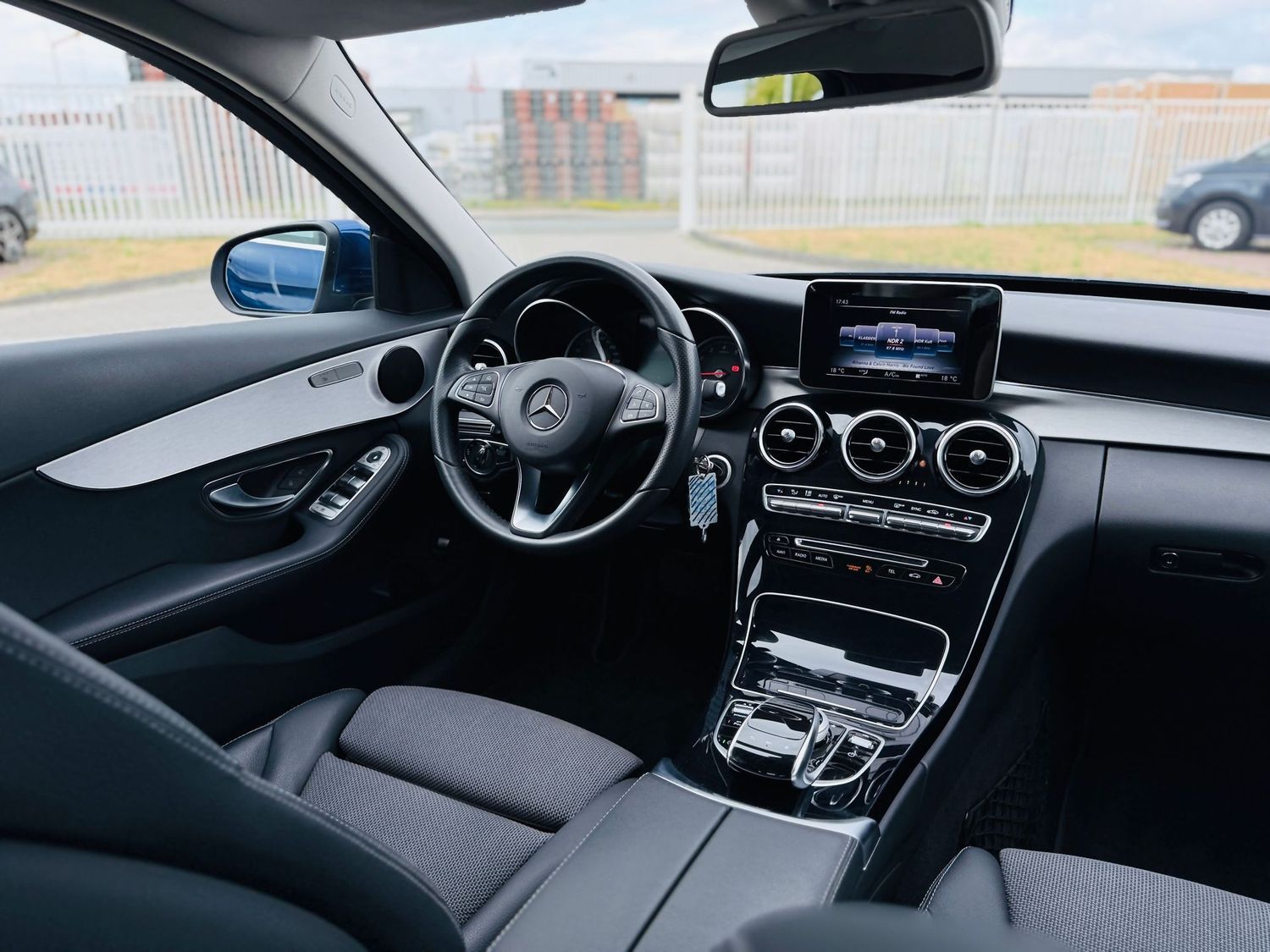 Fahrzeugabbildung Mercedes-Benz C 200 AVANTGARDE, Automatik, LED, Navi, PTS, SH