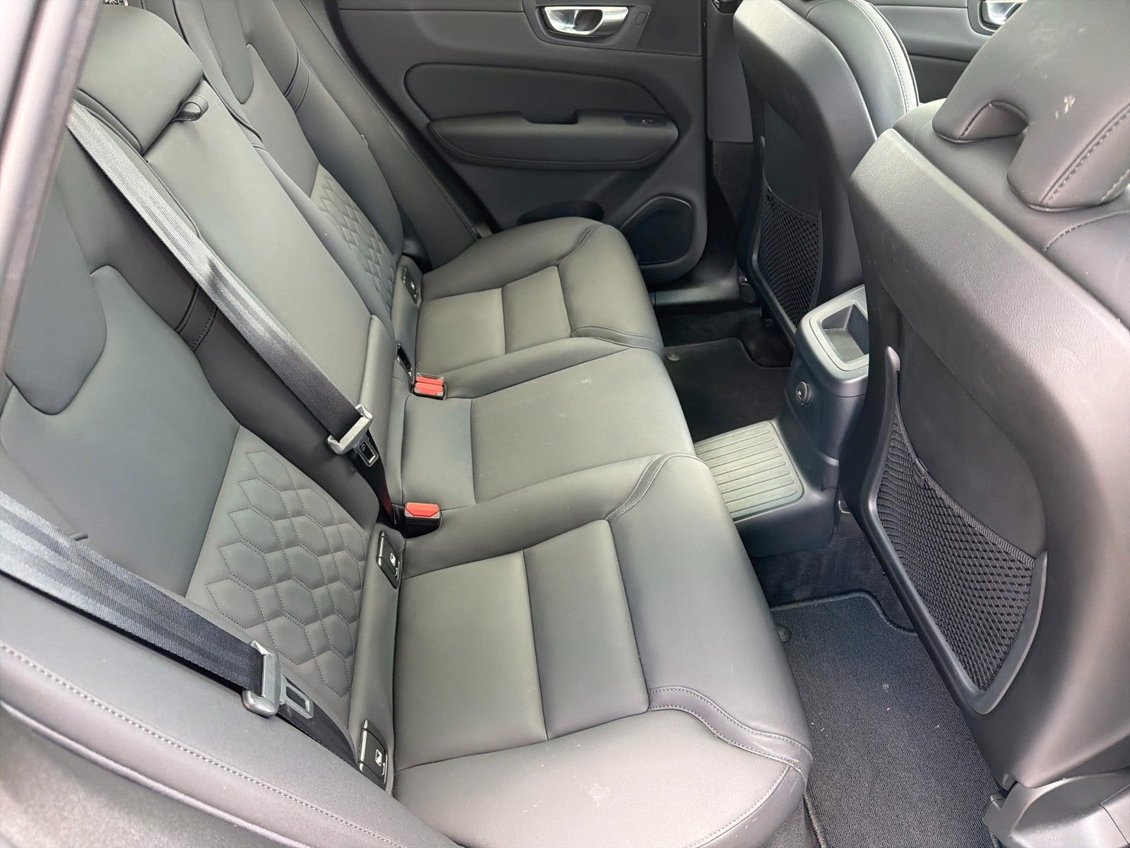Fahrzeugabbildung Volvo XC60 Plus Dark Rech. Plug-In Hybrid AWD Facelift