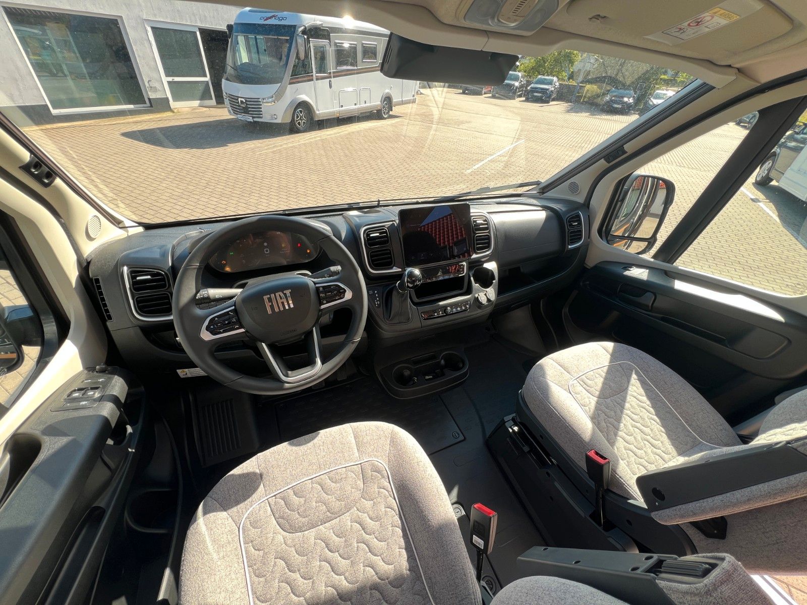 Fahrzeugabbildung Malibu Van first class - two rooms GT skyview 640 LE RB