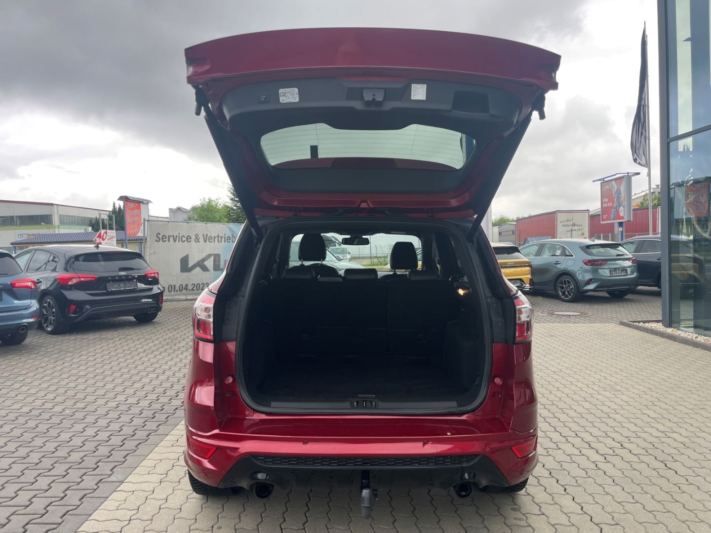 Fahrzeugabbildung Ford Kuga ST-Line elek Heckkl SHZ vo Lenkradhzg