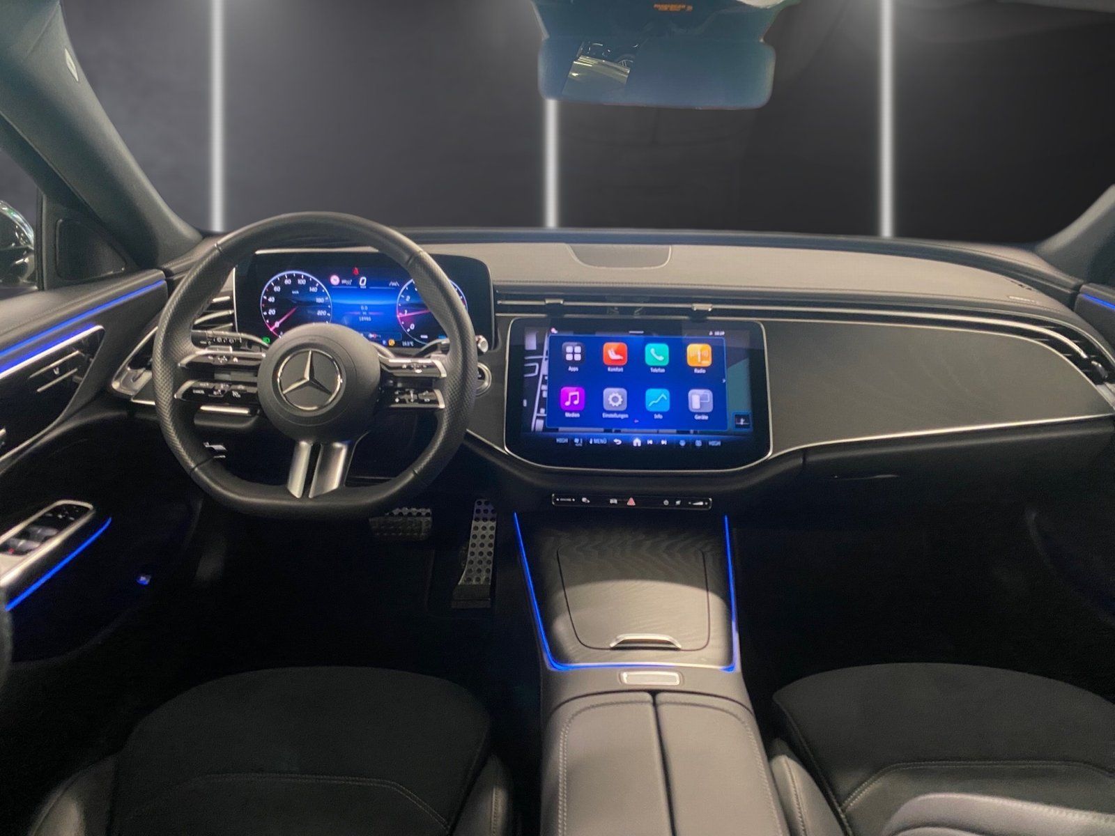 Fahrzeugabbildung Mercedes-Benz E 200 T AMG*AHK*Night*Distro*Totwink*LED*CarPlay