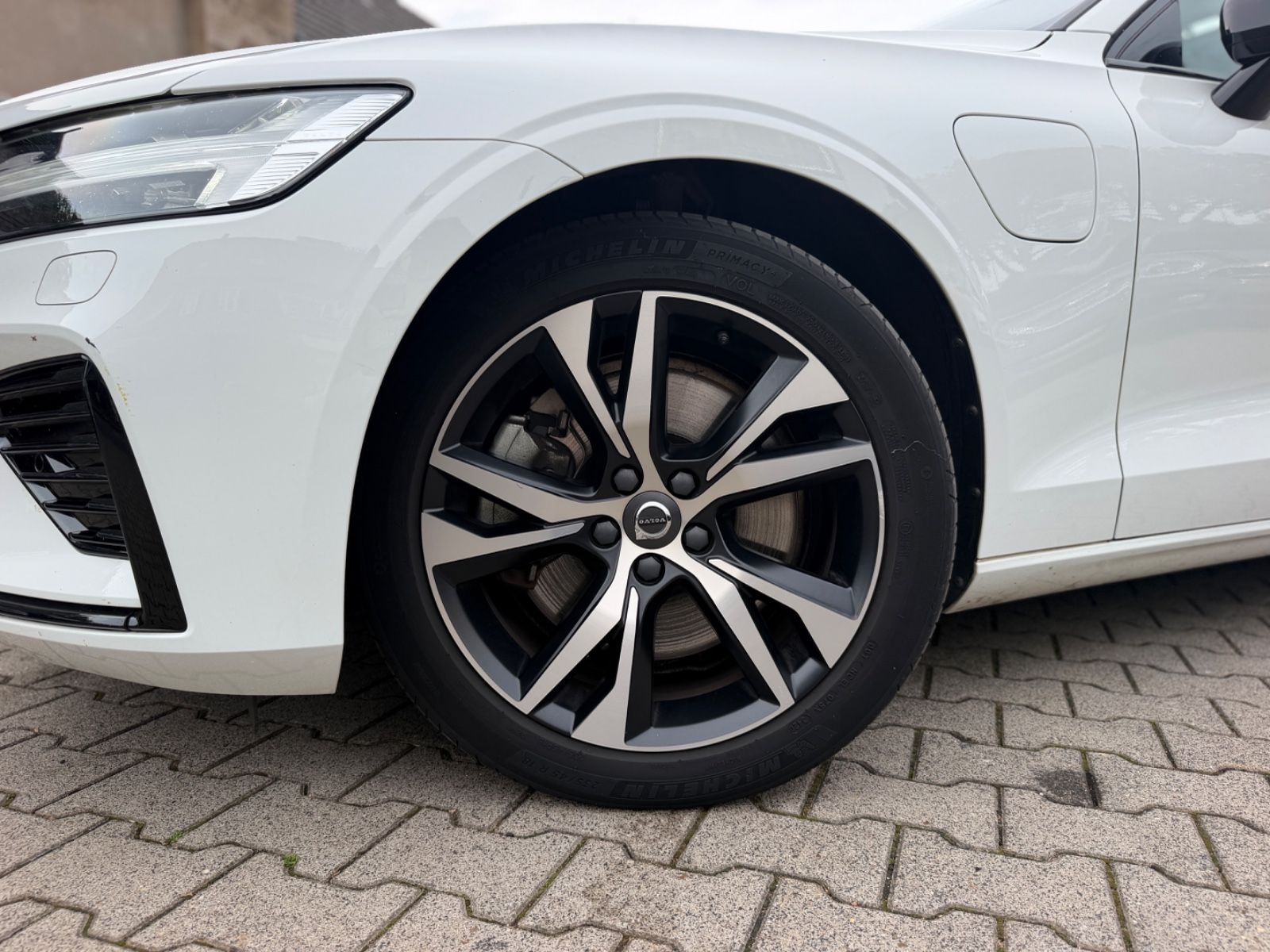 Volvo V60 Kombi*R Design*Expression*360°KAM*PANO*LEDER imagem 3