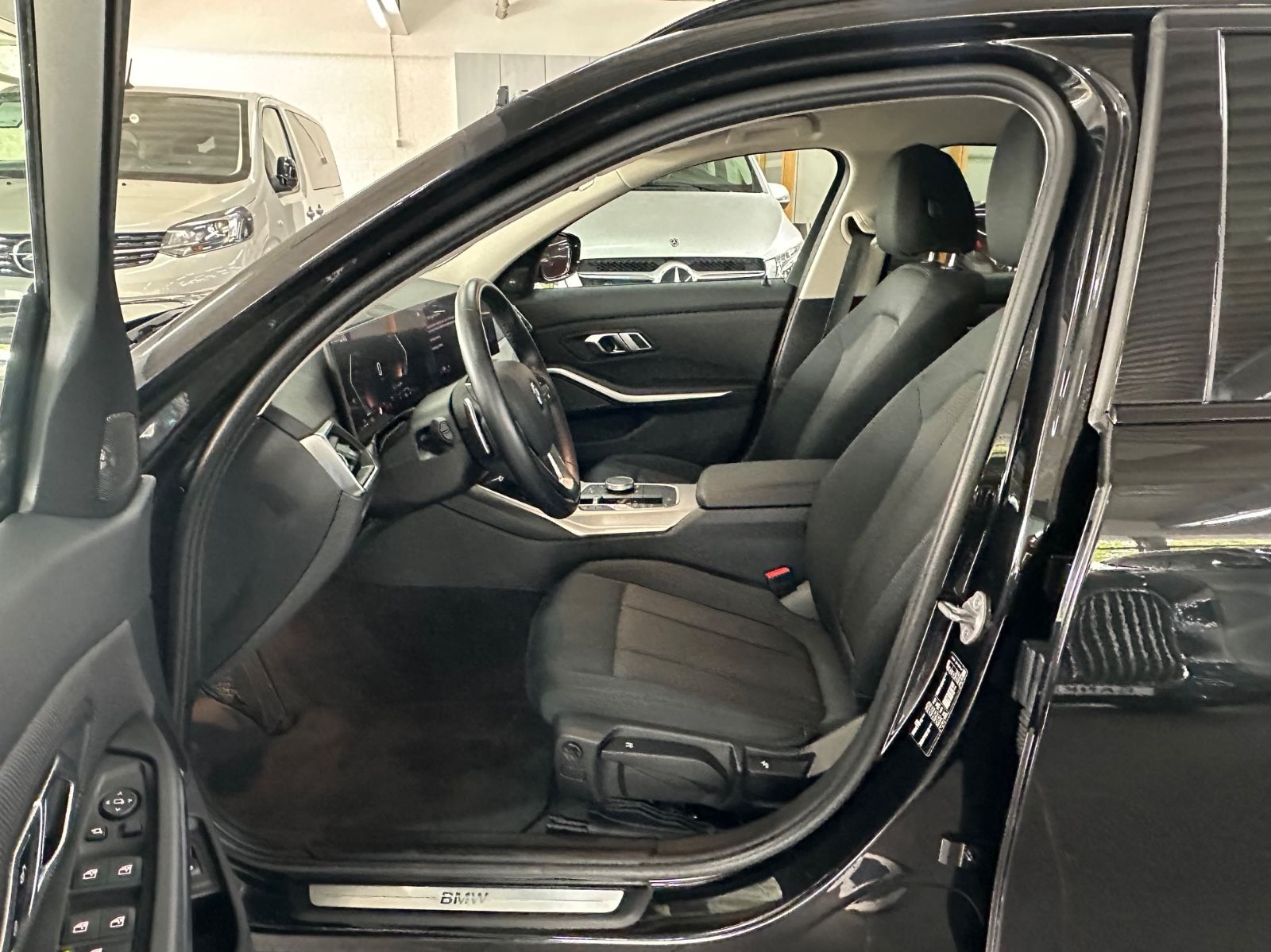 BMW 318 d Touring DA+DIS+PARK ASSISTANT+LED+HaKardon foto 19