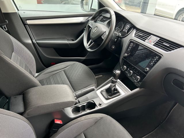 Fahrzeugabbildung Skoda Octavia Combi 1.6 TDI +Navi+CarPlay+SHZ+BT+USB