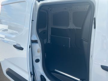 Fotografie 13 des Opel Combo Cargo 1.5 Autom. Ladebord Kamera Navi Temp