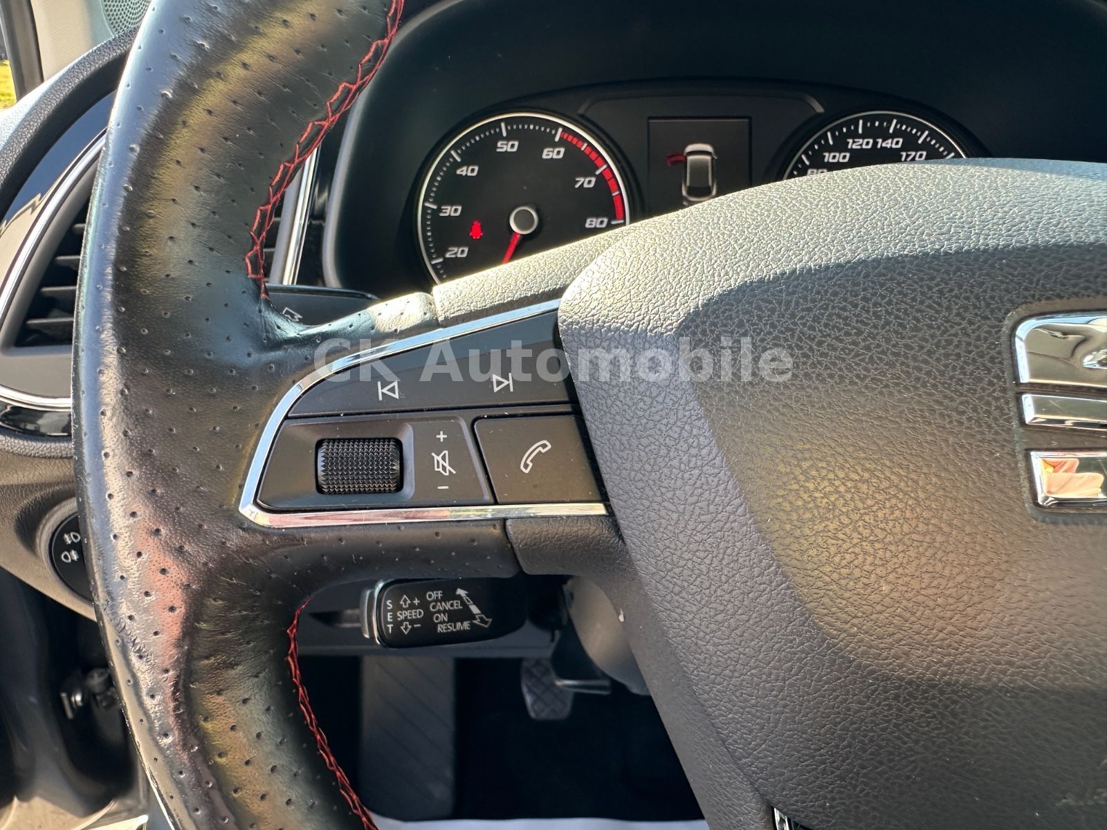 Fahrzeugabbildung SEAT Leon ST 1.5 TSI FR/Navi/Klima/LED/Tempomat/PDC