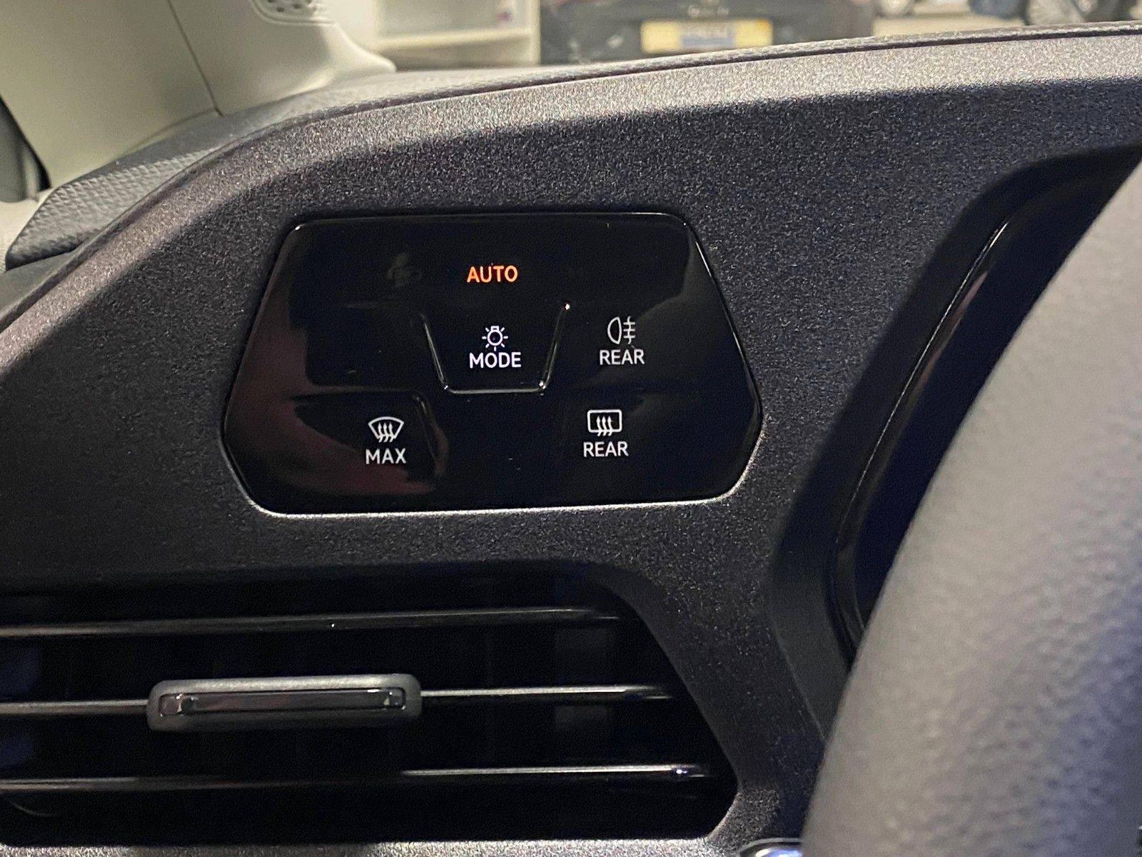 Fahrzeugabbildung Volkswagen Caddy Maxi+Parkhilfe+KLIMA+FREISPRECH+DAB+BC+ESP
