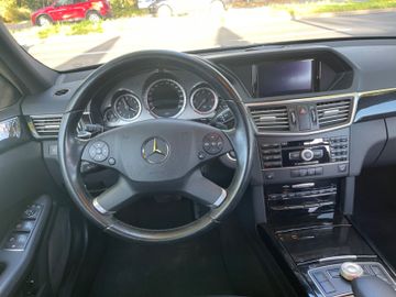 Fahrzeugabbildung Mercedes-Benz E 300 T CDI Avantgarde*Distronic*Airmatic*