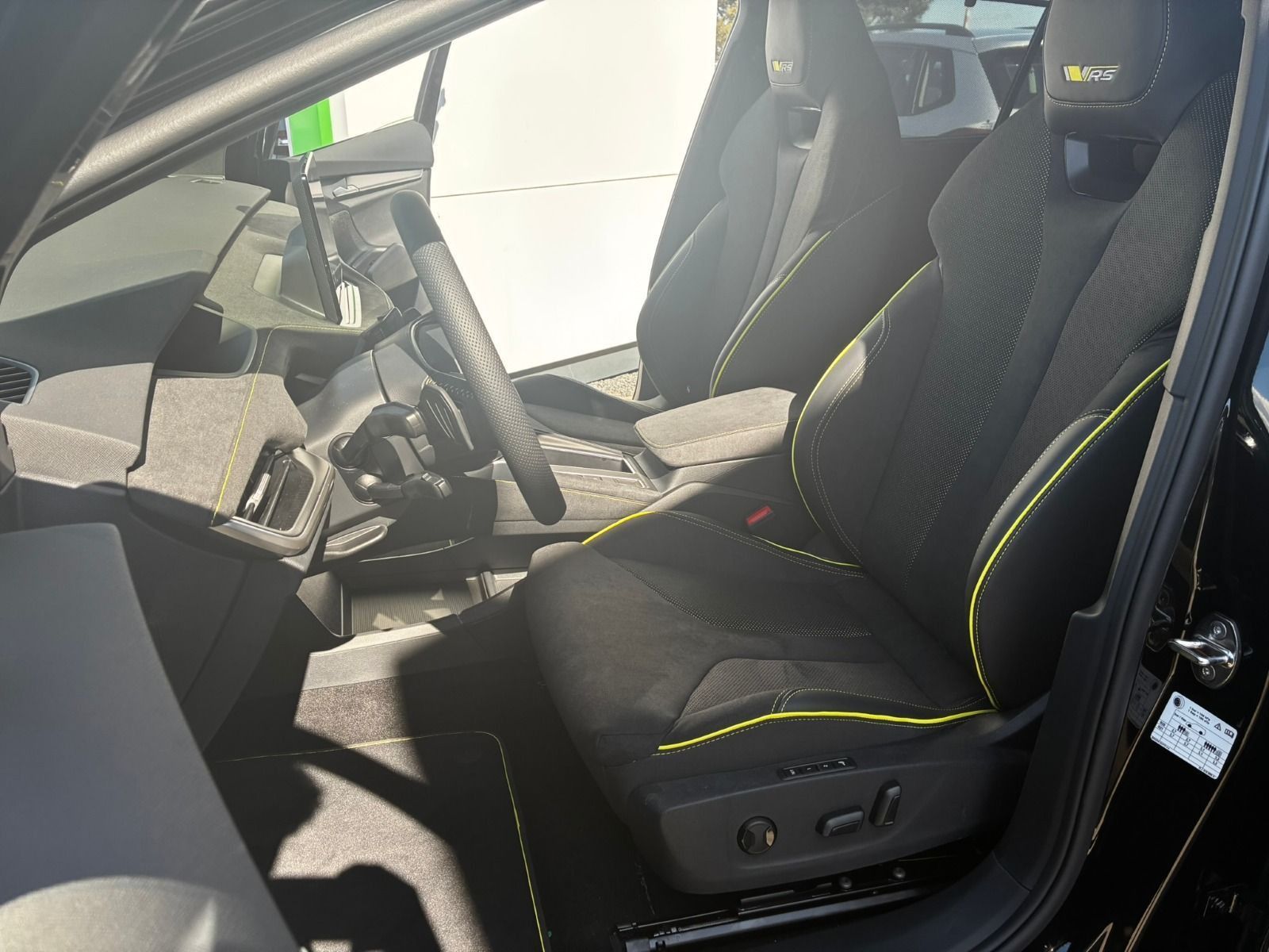 Fahrzeugabbildung SKODA Elroq RS 360°cam*AHK*21Zoll*Head-Up*Wärmepumpe