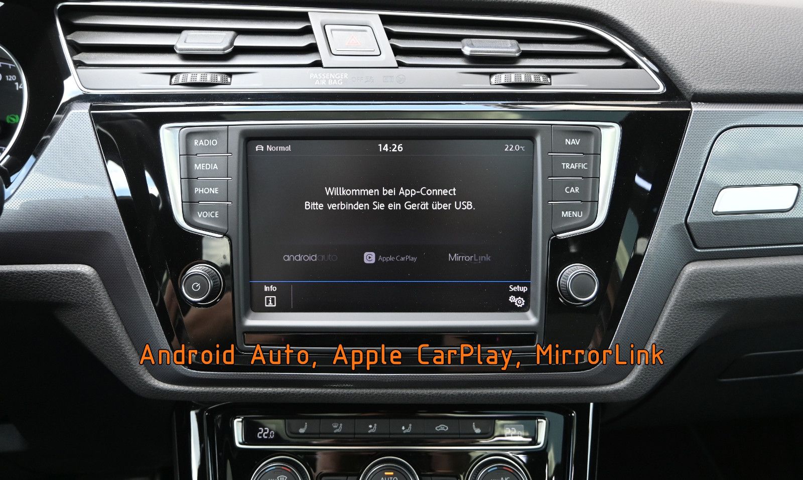 Fahrzeugabbildung Volkswagen Touran 2.0 TDI DSG R-Line °ACC°AHK°PANORAMA°KAM°